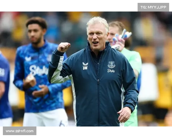 莫耶斯执教埃弗顿主场惨败 球迷提前离场怒斥球队表现