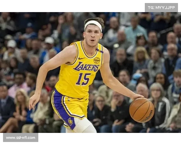 里夫斯季前赛状态上佳，成湖人进攻重要一环