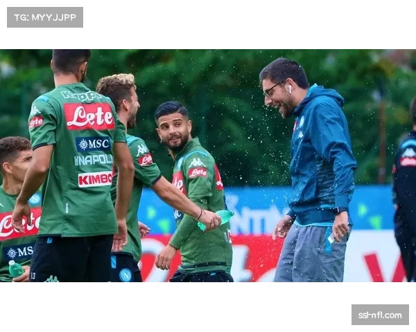 那不勒斯俱乐部举办“足球与社区”主题绘画展